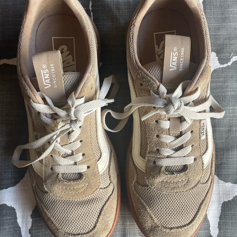 Vans 8.5 Men's Beige and White Sneakers